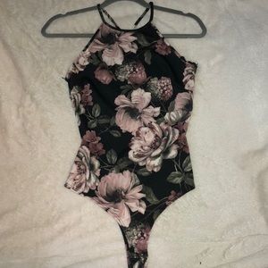 BACKLESS FLORAL BODYSUIT